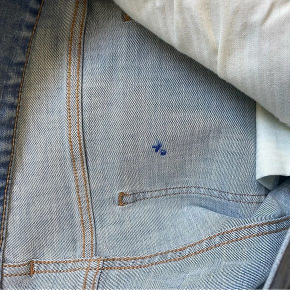 >70%OFF❣️Banana Republic Light Wash Jeans, 34, *Fashion Show Stock* Like NEW - Picture 6 of 13